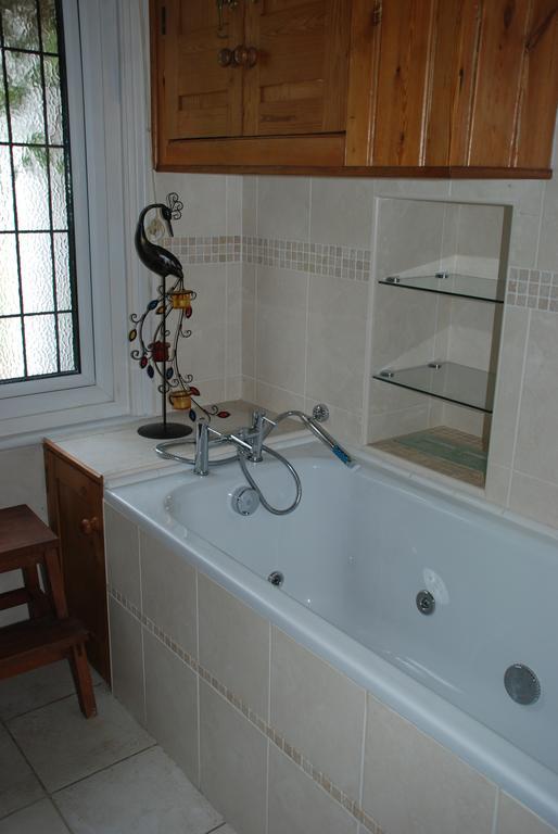 Greenhollow Gravesend Room photo