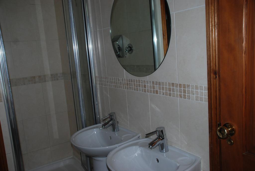 Greenhollow Gravesend Room photo