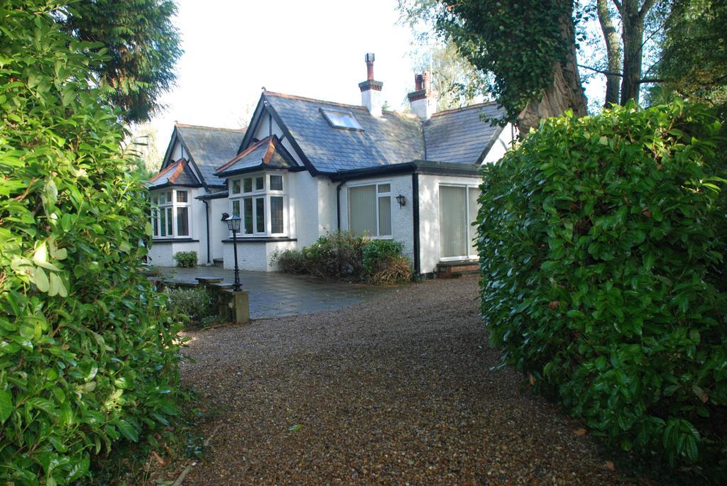Greenhollow Gravesend Room photo