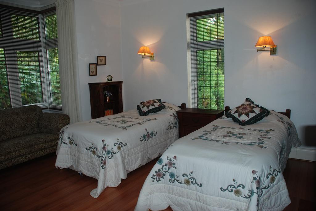Greenhollow Gravesend Room photo