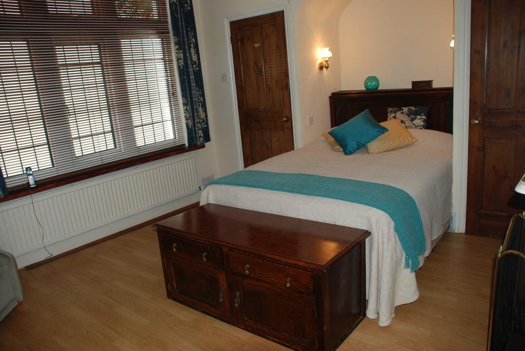 Greenhollow Gravesend Room photo